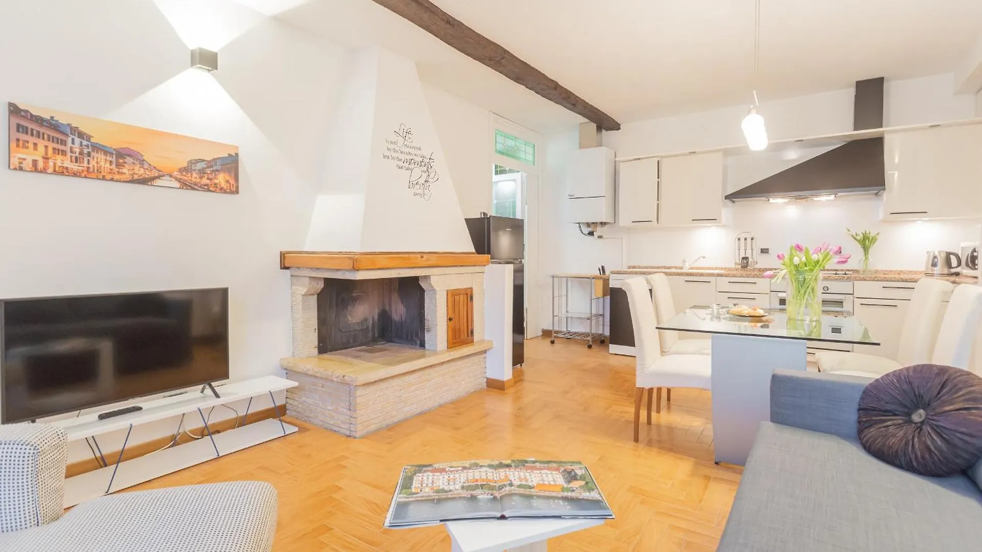 Volta Apartment By Rent All 코모 0*,